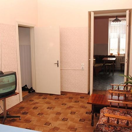 Apartment On Uzhgorodska 6 Lviv Buitenkant foto