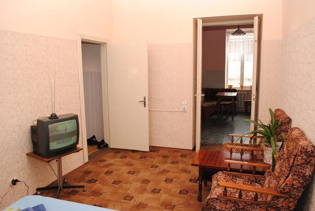 Apartment On Uzhgorodska 6 Lviv Buitenkant foto